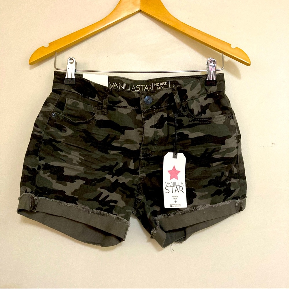 NWT Vanilla Star Camo Shorts